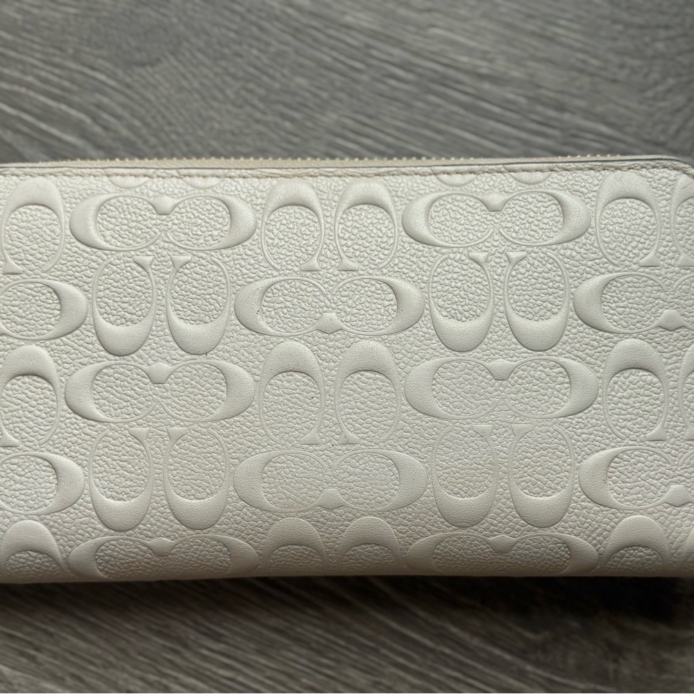 Coach White Embossed Wallet - Picture 2 of 12
